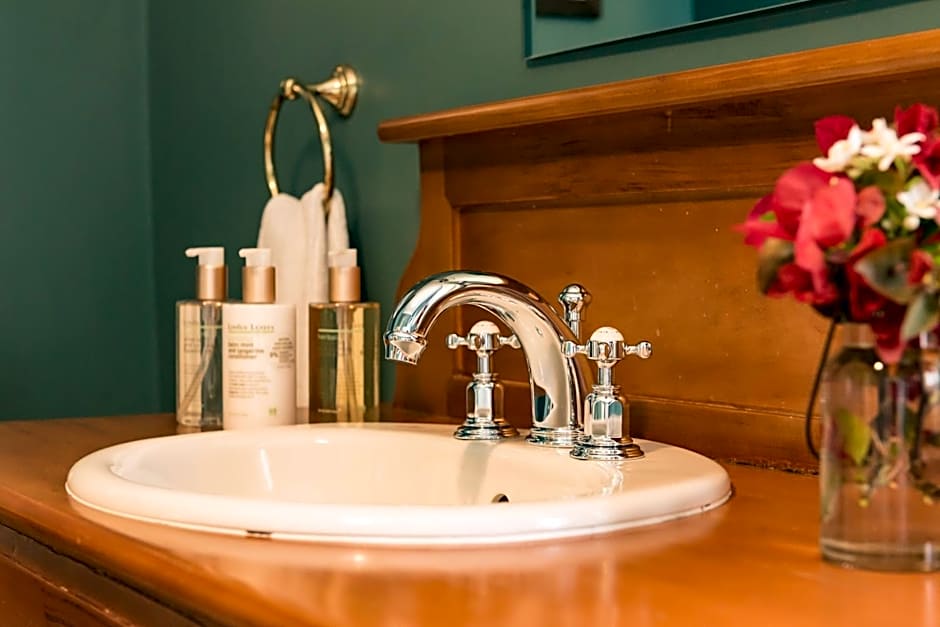 Arcadia Lodge Russell