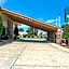 Quality Inn Magnolia