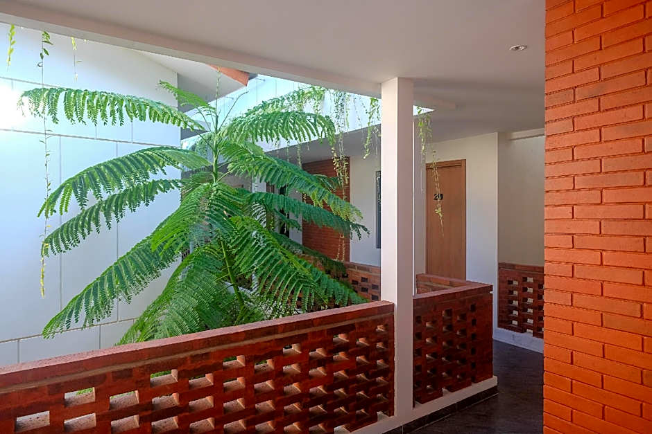 Urbanview Hotel Nardis Living near UMY