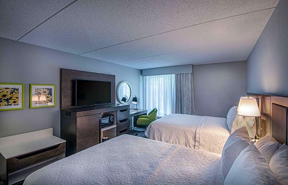 Photo 1 of 4 of 2 Queen Beds