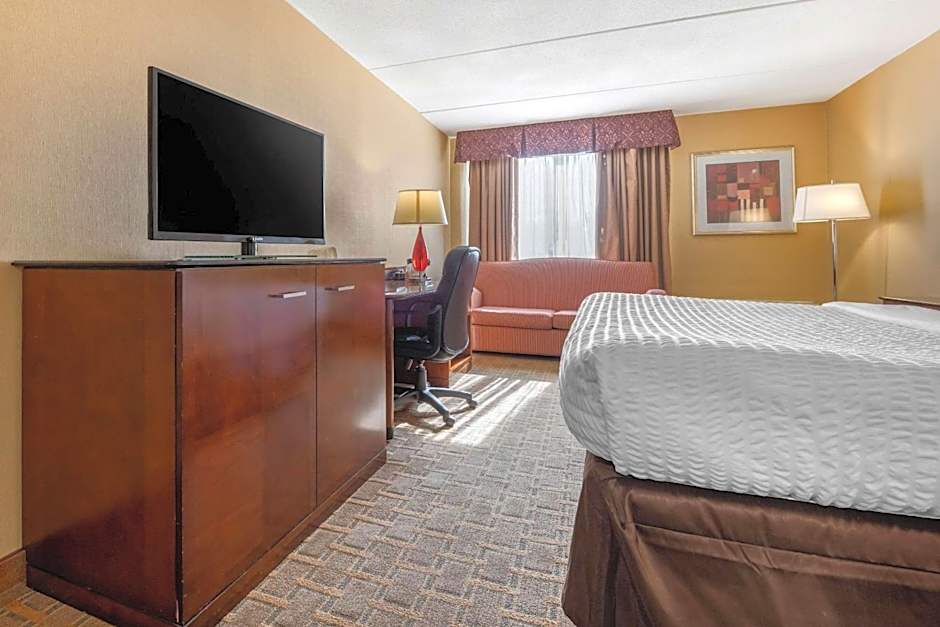 Clarion Hotel Conference Center on Lake Erie