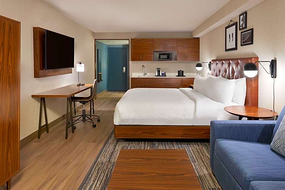 Four Points by Sheraton Point Edward Sarnia