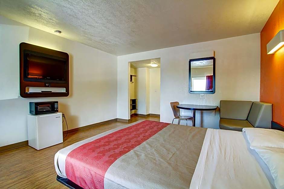 Motel 6 Richfield OH