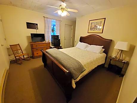 Double Room with Private Bathroom