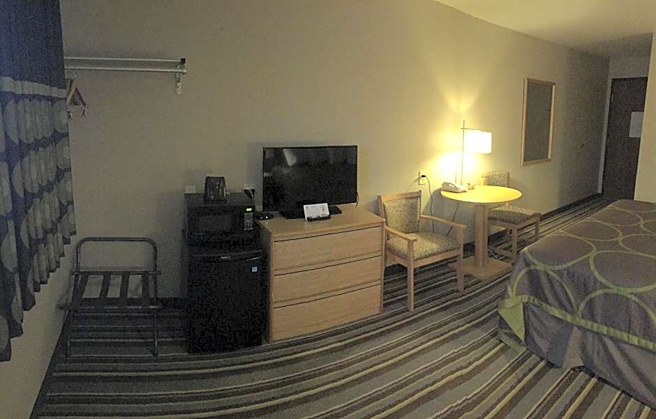 Super 8 by Wyndham Dillon