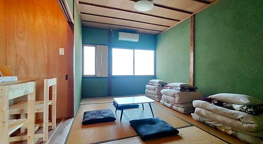 Guesthouse Bench