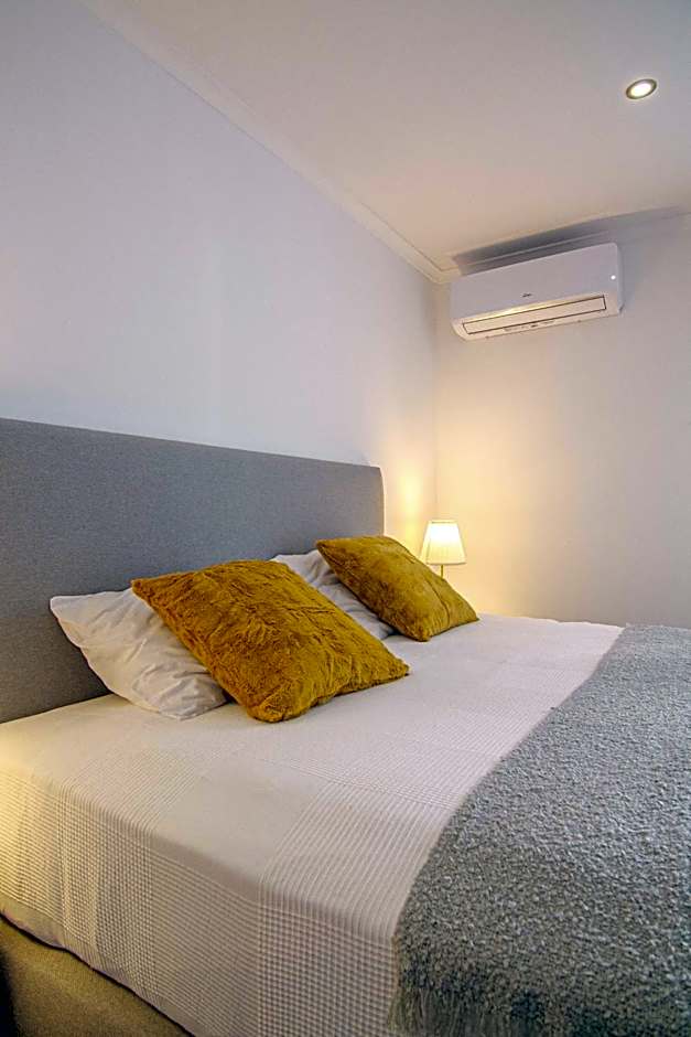 Pine House - Faro Airport, Beach and City Center