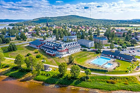 Grand Arctic Resort
