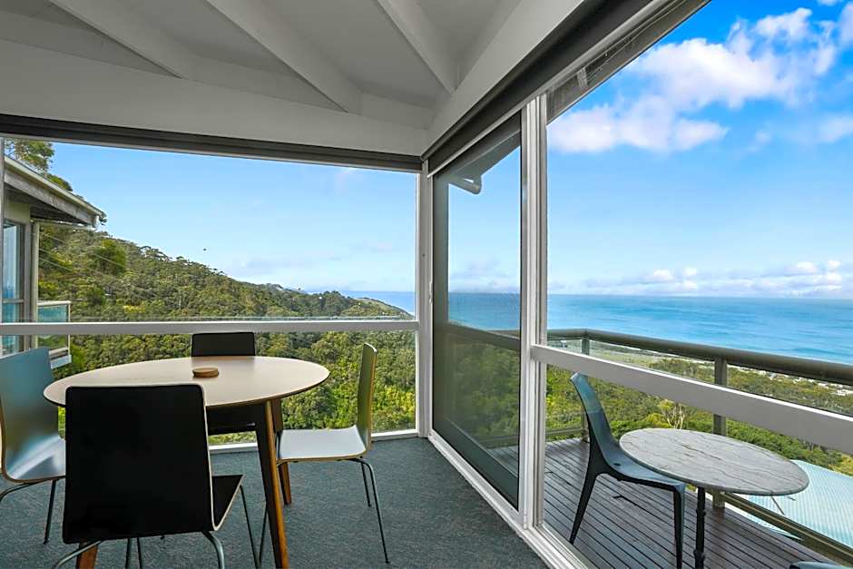 Chris's Beacon Point Restaurant & Villas