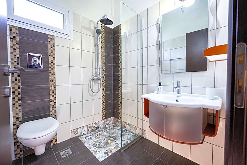 GoldenHill Studios&apartments