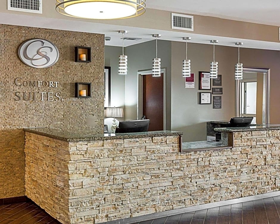 Comfort Suites near Tanger Outlet Mall