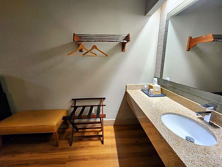 Americas Best Value Inn & Suites Little Rock at Scott Hamilton D
