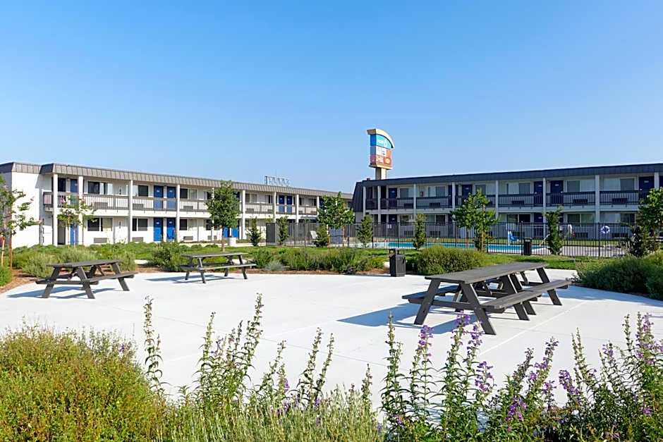 Motel 6-Claremont, CA