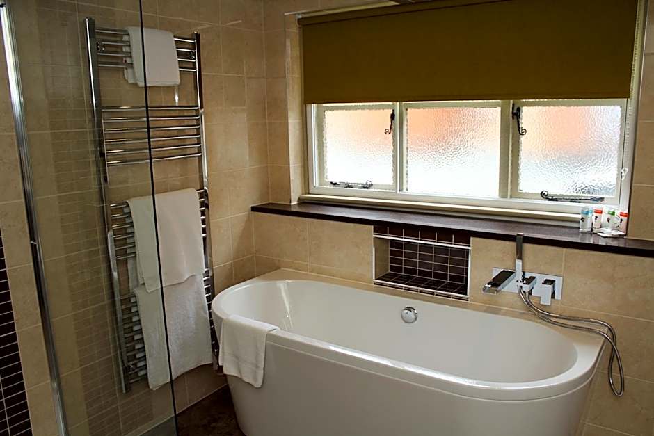 The Legacy Rose & Crown Hotel