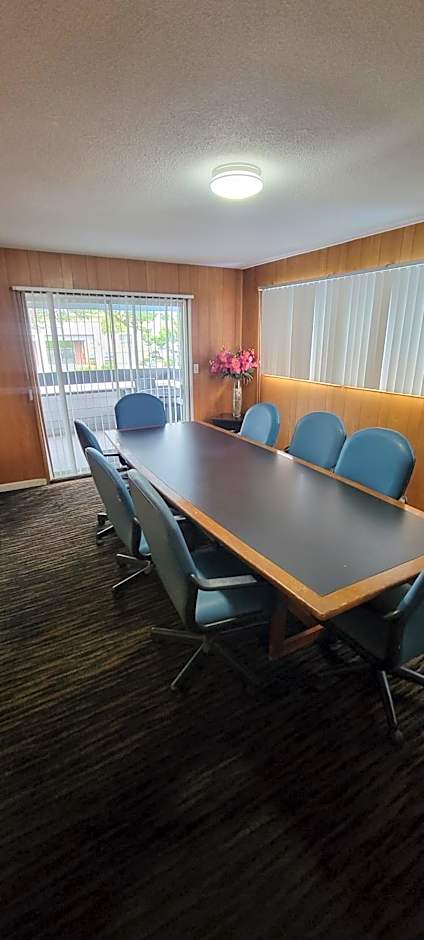 Recreation Inn and Suites Kelowna