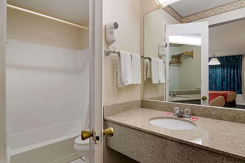 Econo Lodge Calhoun North Damascus