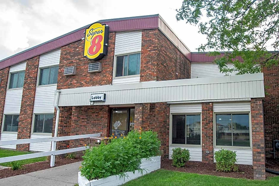 Super 8 by Wyndham Brooklyn Center/MPLS