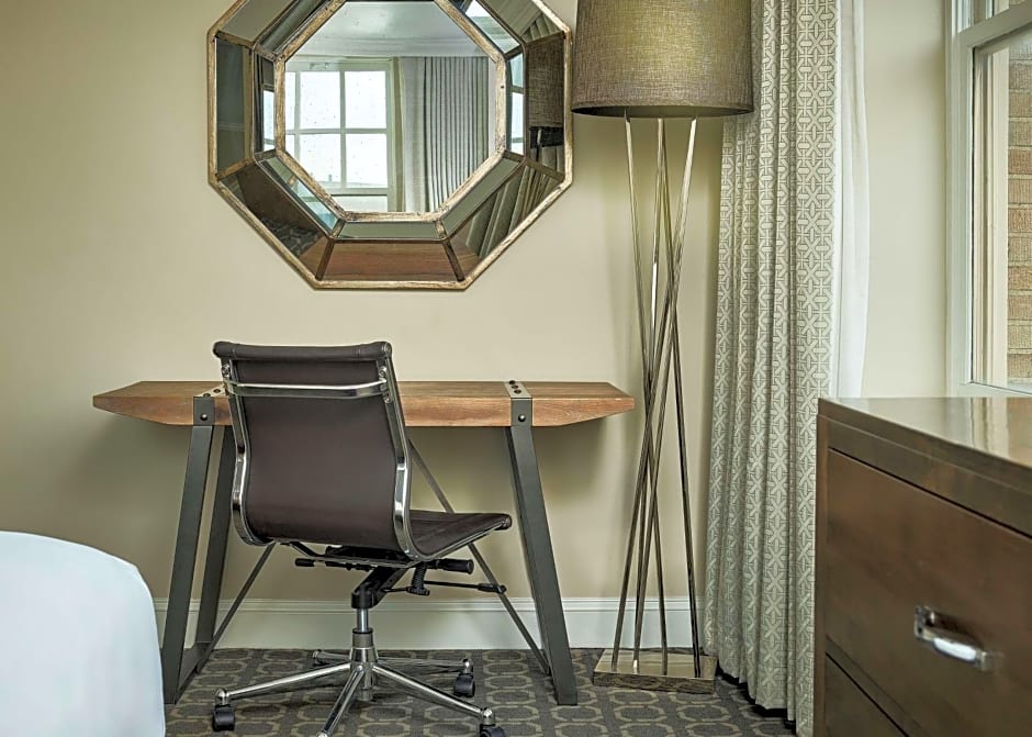 Redmont Hotel Birmingham, Curio Collection by Hilton