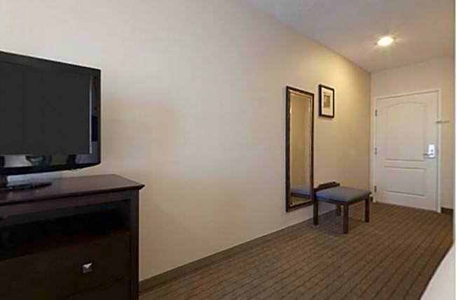 Holiday Inn Express Hotel & Suites Grants Milan By IHG