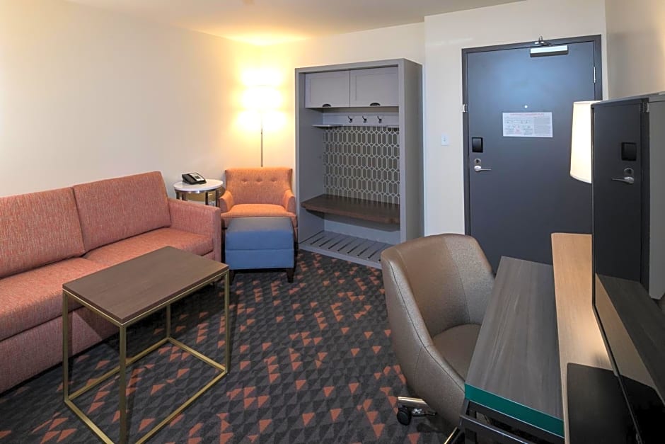 Holiday Inn & Suites - Detroit - Troy, an IHG Hotel