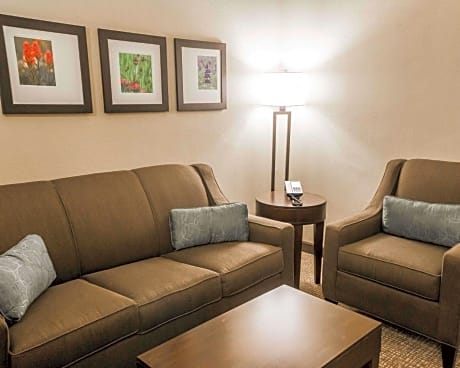 2 Queen Beds, Suite, Nonsmoking