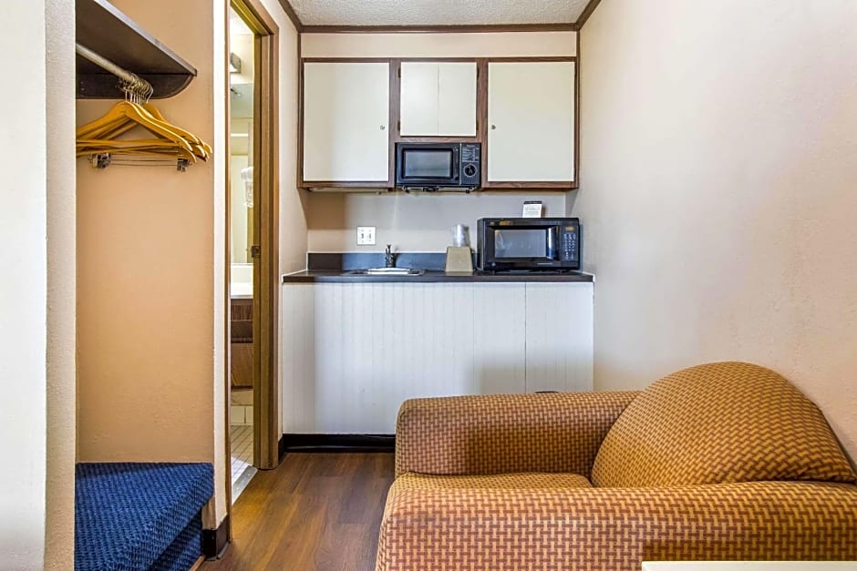Econo Lodge Norwalk