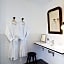 Maison 1634 - Parking, petit-dejeuner compris, proche centre, climatisation, piscine
