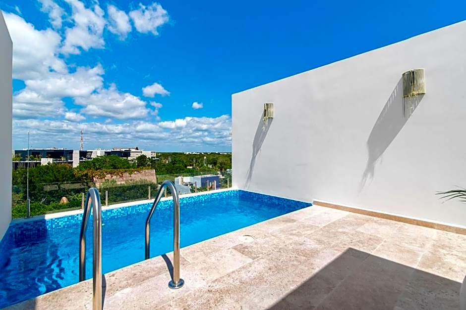 Serenity in the Sky - Studio with Rooftop and Plunge pool