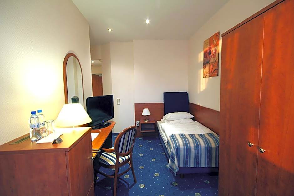 SkyHotelGwarna