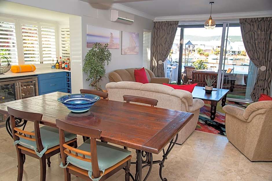 WATERFRONT 2 BR Home with mooring at Knysna Quays - life on the water