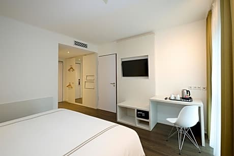 Standard Accessible Room