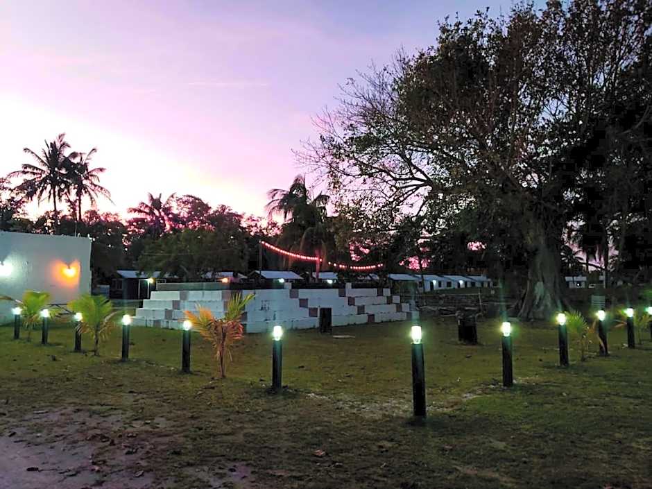 Trailerpark & Cabañas Mecoloco Inn Caravan Park – Cancun, TX