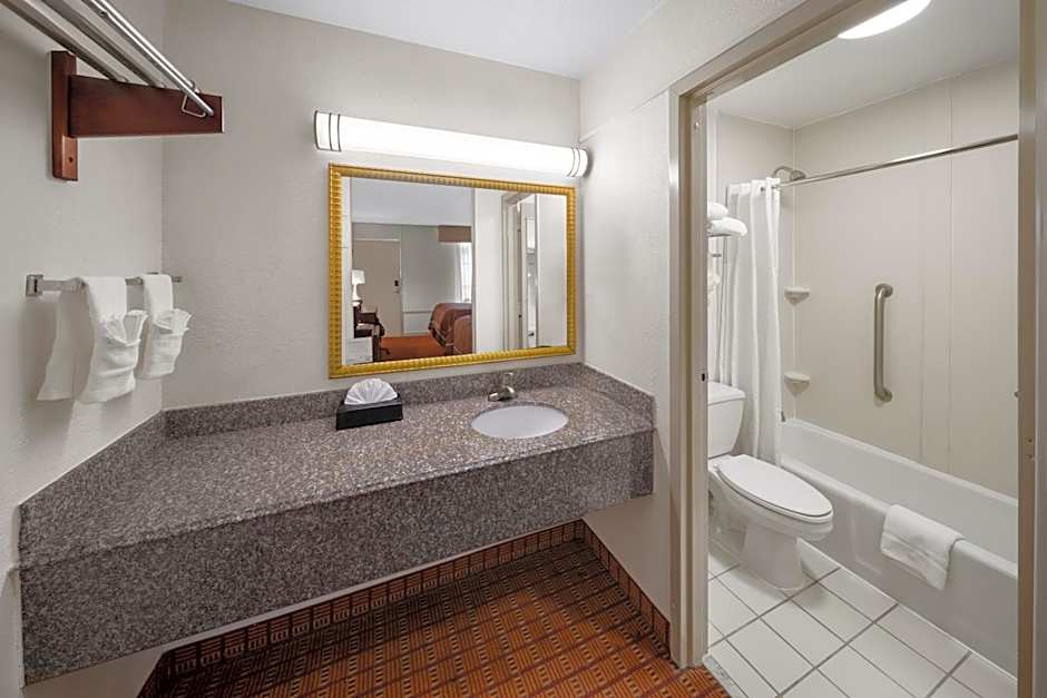 Super 8 by Wyndham Baton Rouge/I-10