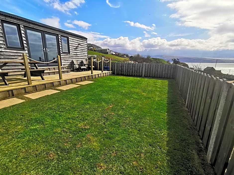 Allibella Shepherds Hut, Amazing Seaview, Private garden, Pet Friendly