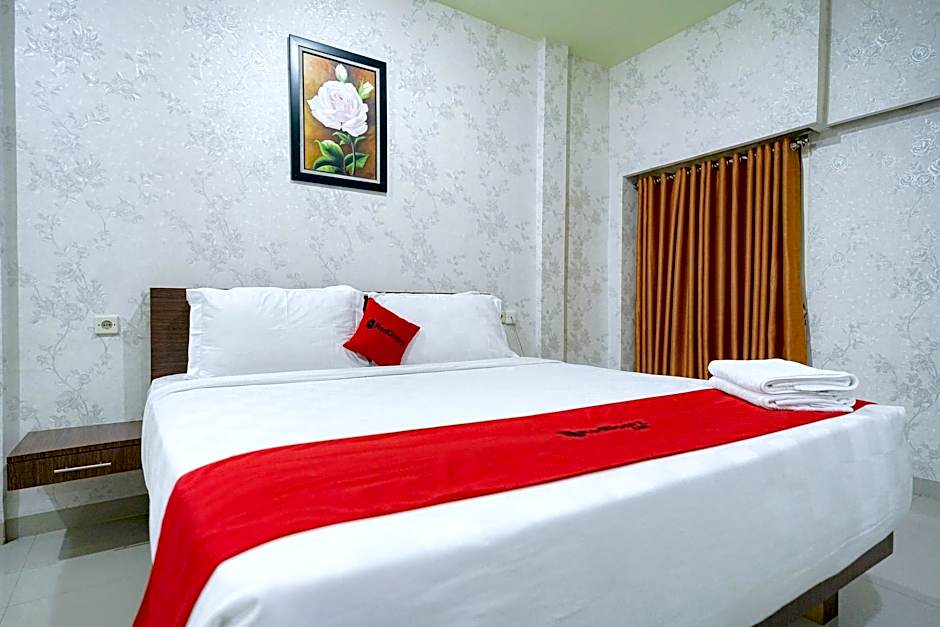 RedDoorz Plus @ Jalan FL Lumban Tobing Sibolga