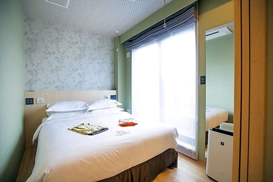 SOLA HOTEL