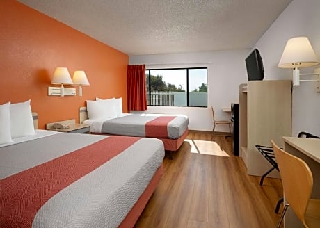 Queen Room with Two Queen Beds - Disability Access - Roll In Shower