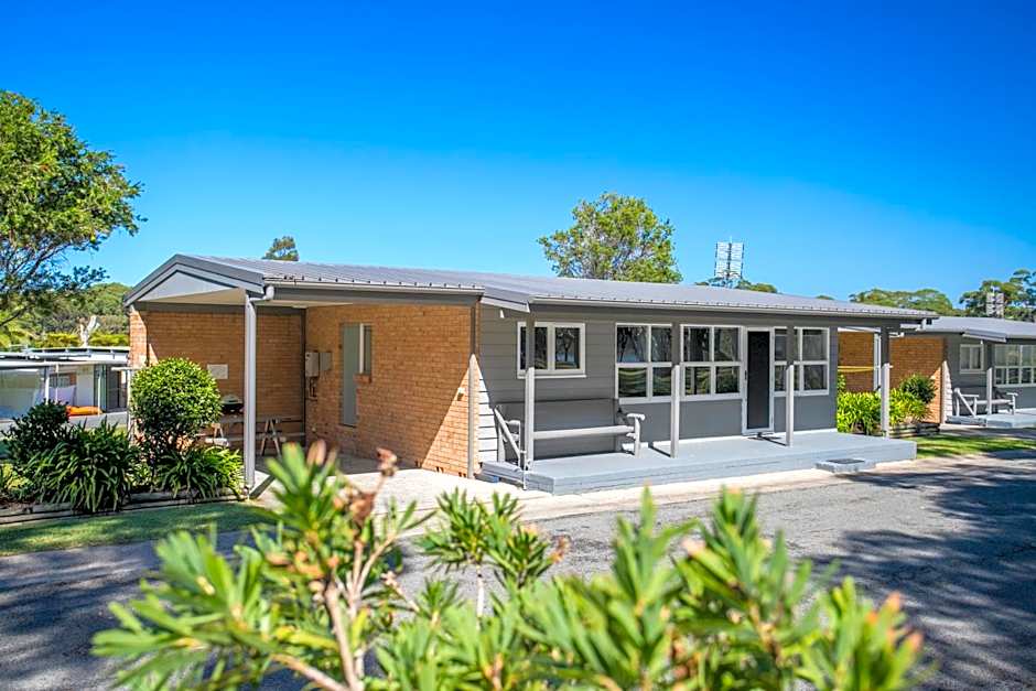 Lakeside Cabins & Holiday Village