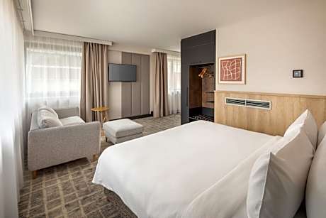 King Bed Junior Suite with Seating Area