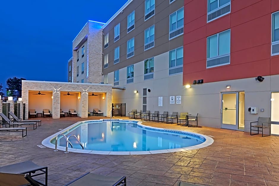 Holiday Inn Express & Suites Tulsa South - Woodland Hills By IHG