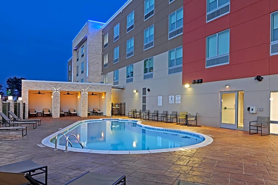 Holiday Inn Express & Suites TULSA SOUTH - WOODLAND HILLS