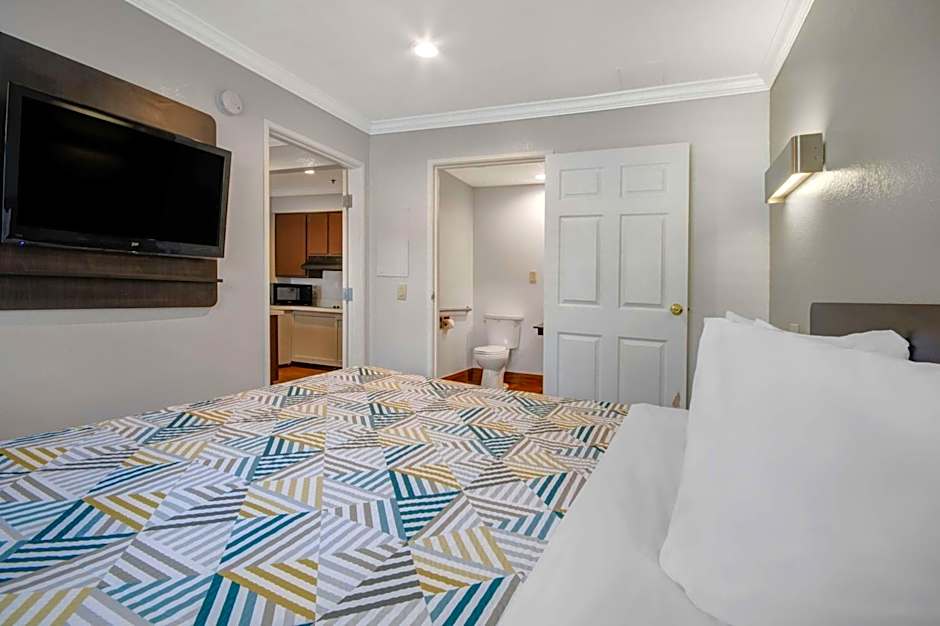 Studio 6 Ontario CA Convention Center Airport