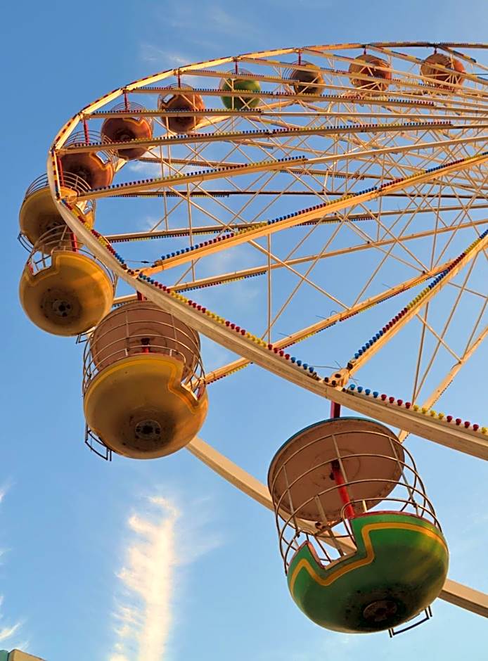 Camelot Seafront Hotel