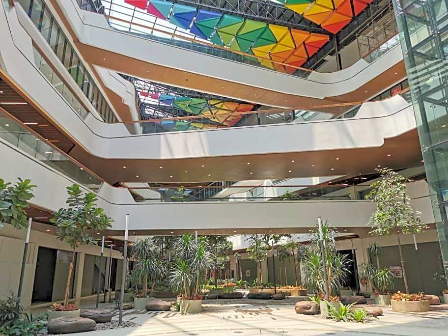 REVO at AURORA PLACE, Pavilion 2, 5 Minutes To AXIATA ARENA BUKIT JALIL FREE WIFI by De Harlequins Guesthouse