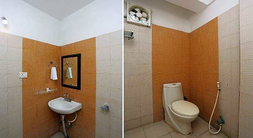 OYO 10685 Hotel Centre Point