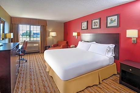 1 King Bed Stndrd Comm Access Roll Shwr