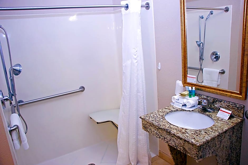 Holiday Inn Express Hotel & Suites Pierre-Fort Pierre, an IHG Hotel