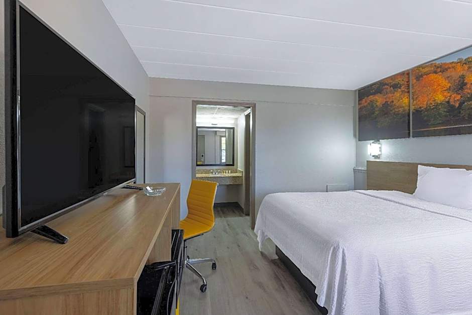 Days Inn by Wyndham Lincolnton