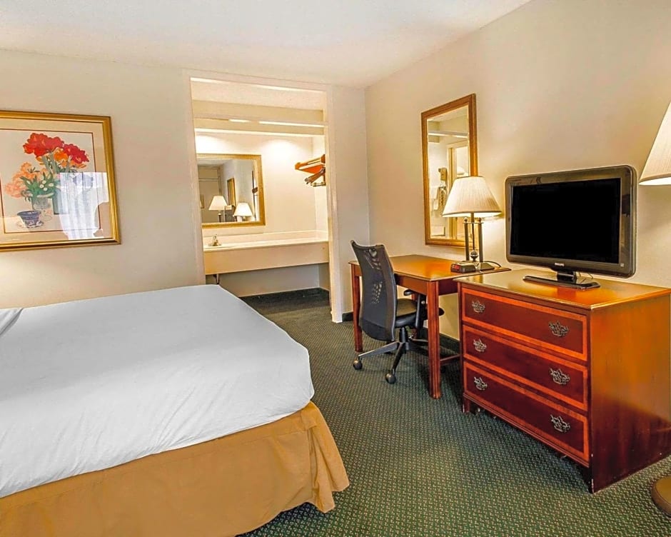 Clarion Inn & Suites Dothan South