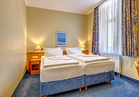 Family Room Land Side